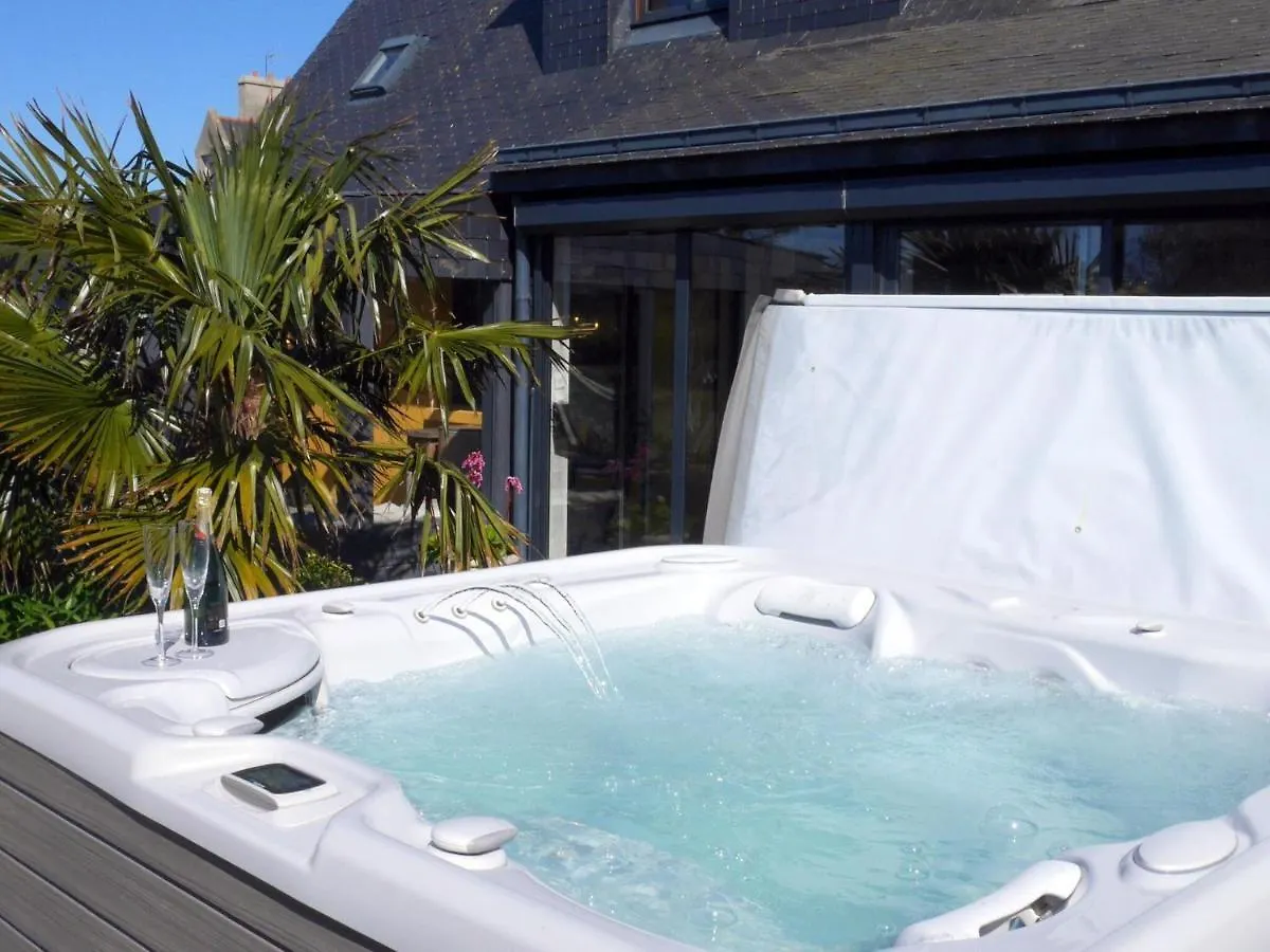 Holiday Home With Jacuzzi, Guissény Franciaország