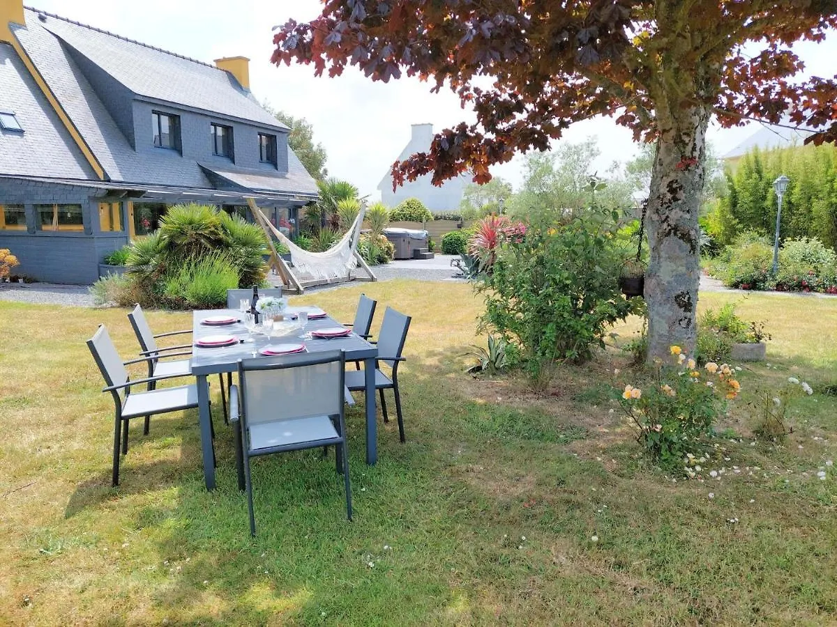 Holiday Home With Jacuzzi, Guissény Franciaország
