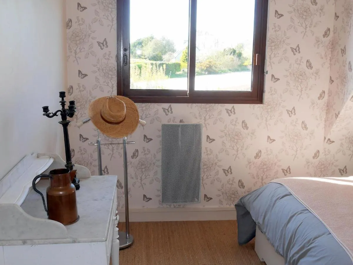 Holiday Home With Jacuzzi, Guissény