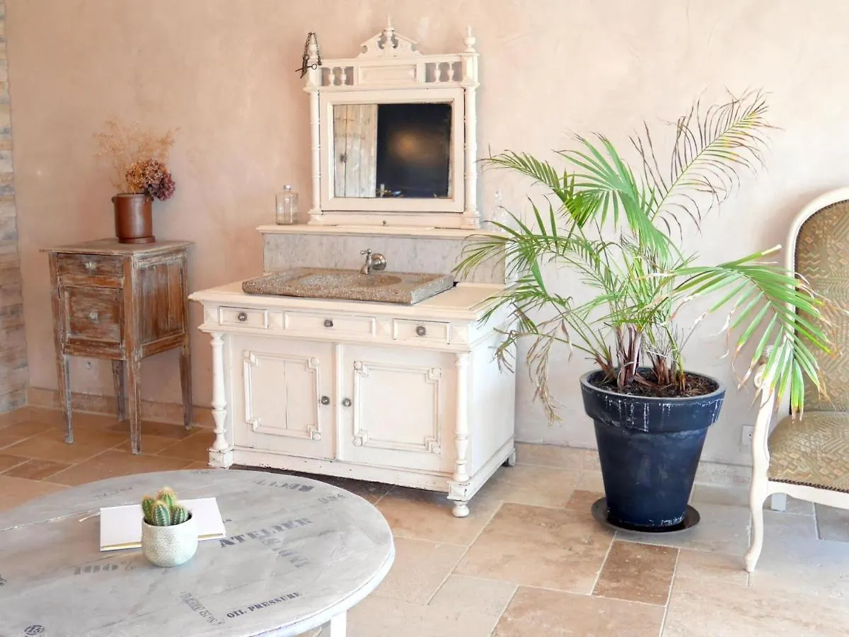 Holiday Home With Jacuzzi, Guissény